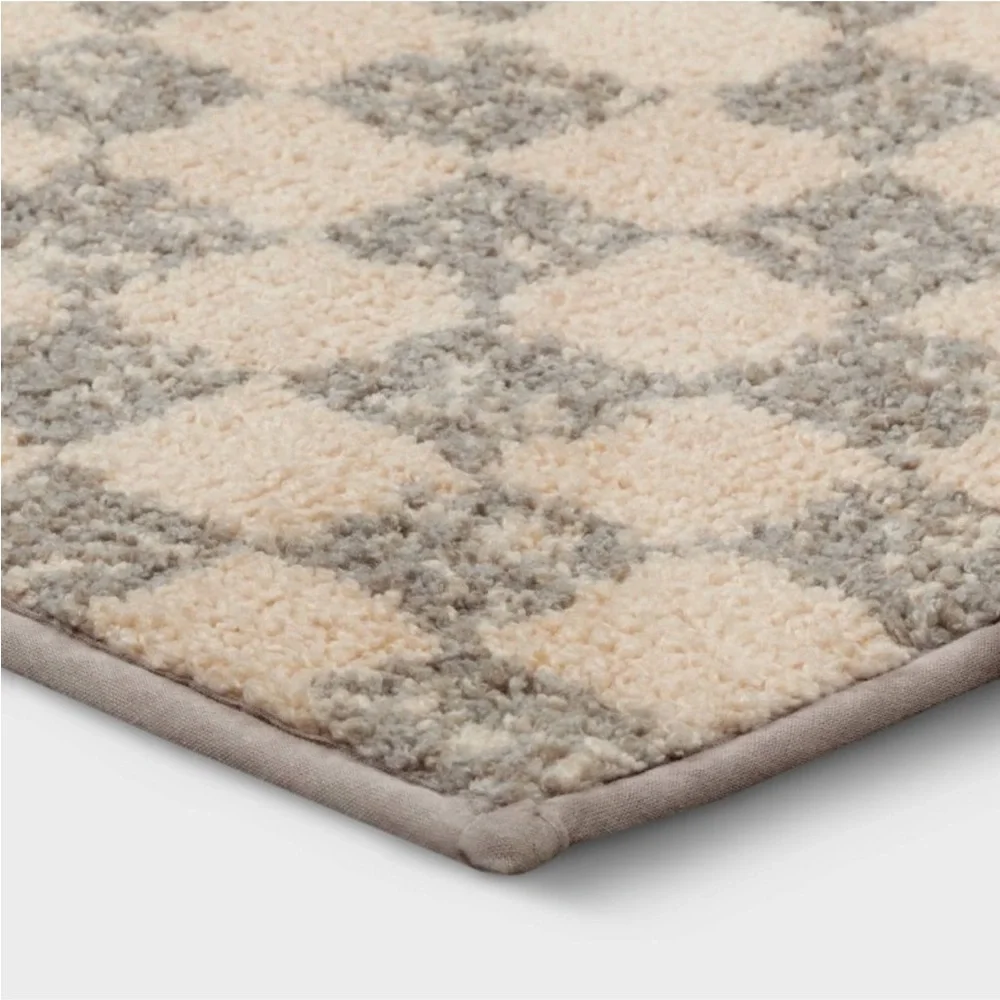 THRESHOLD NWT washable checkerboard plush accent rug -gray/cream -2’6”x4’